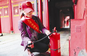 一支以导游为主体的古镇女子消防队